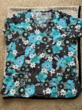 Uniform Advantage Teal, Black and White Floral V-Neck Scrub Top